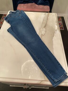Universal Thread Women's Dark Blue Skinny Jeans